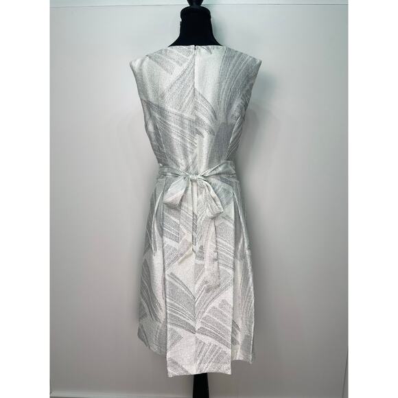 Ellen Tracy Silver & White Sleeveless Fit & Flare Dress Size Medium - Picture 2 of 9